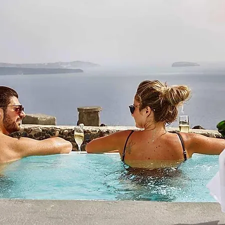 Mr And Mrs White Oia - Santorini ホテル Foinikiá