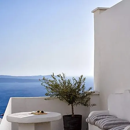 Mr And Mrs White Oia - Santorini
