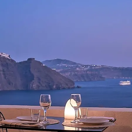 Mr And Mrs White Oia - Santorini Foinikiá